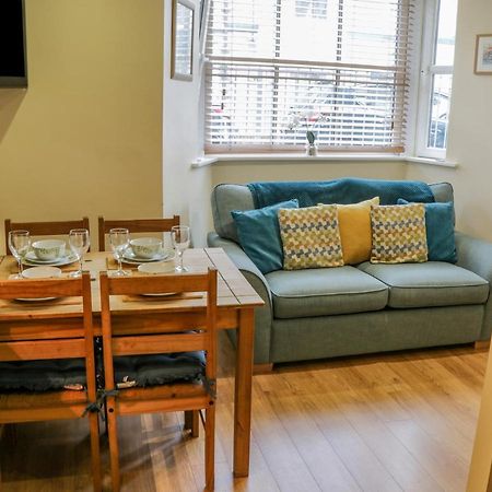 Apartment 6 Уитби Екстериор снимка