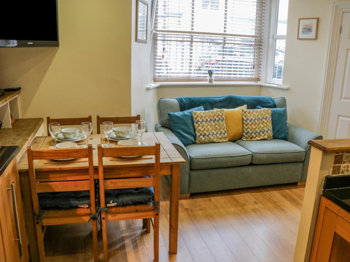 Apartment 6 Уитби Екстериор снимка