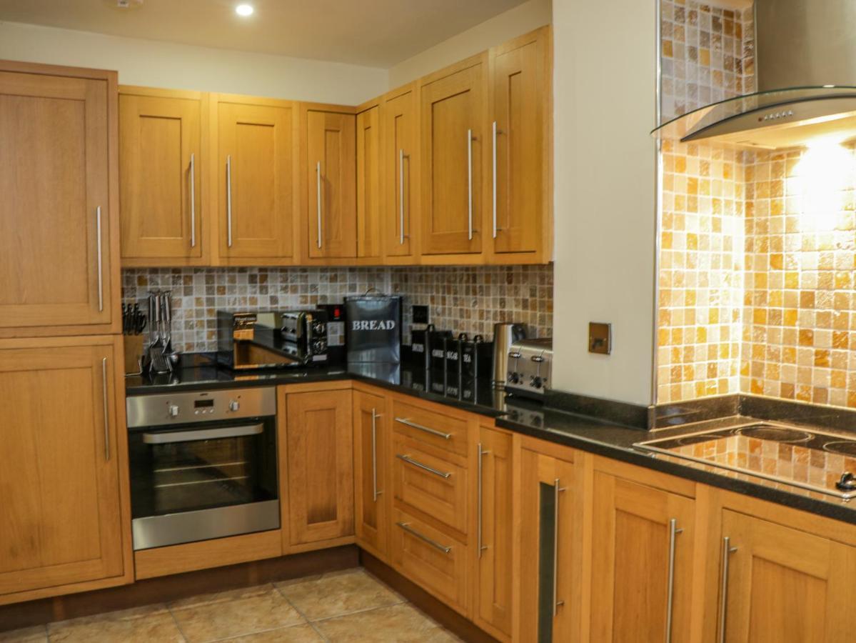 Apartment 6 Уитби Екстериор снимка