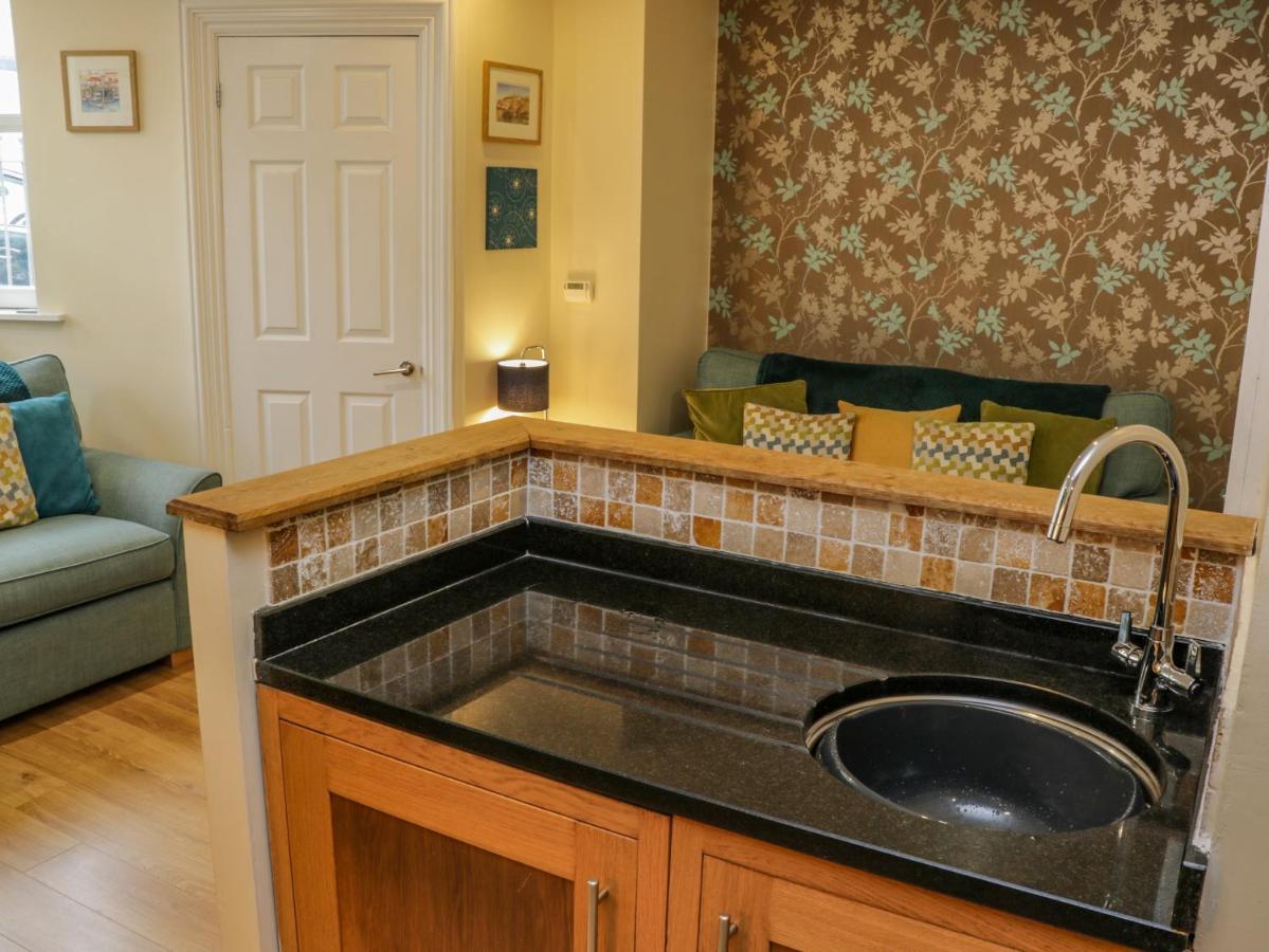 Apartment 6 Уитби Екстериор снимка