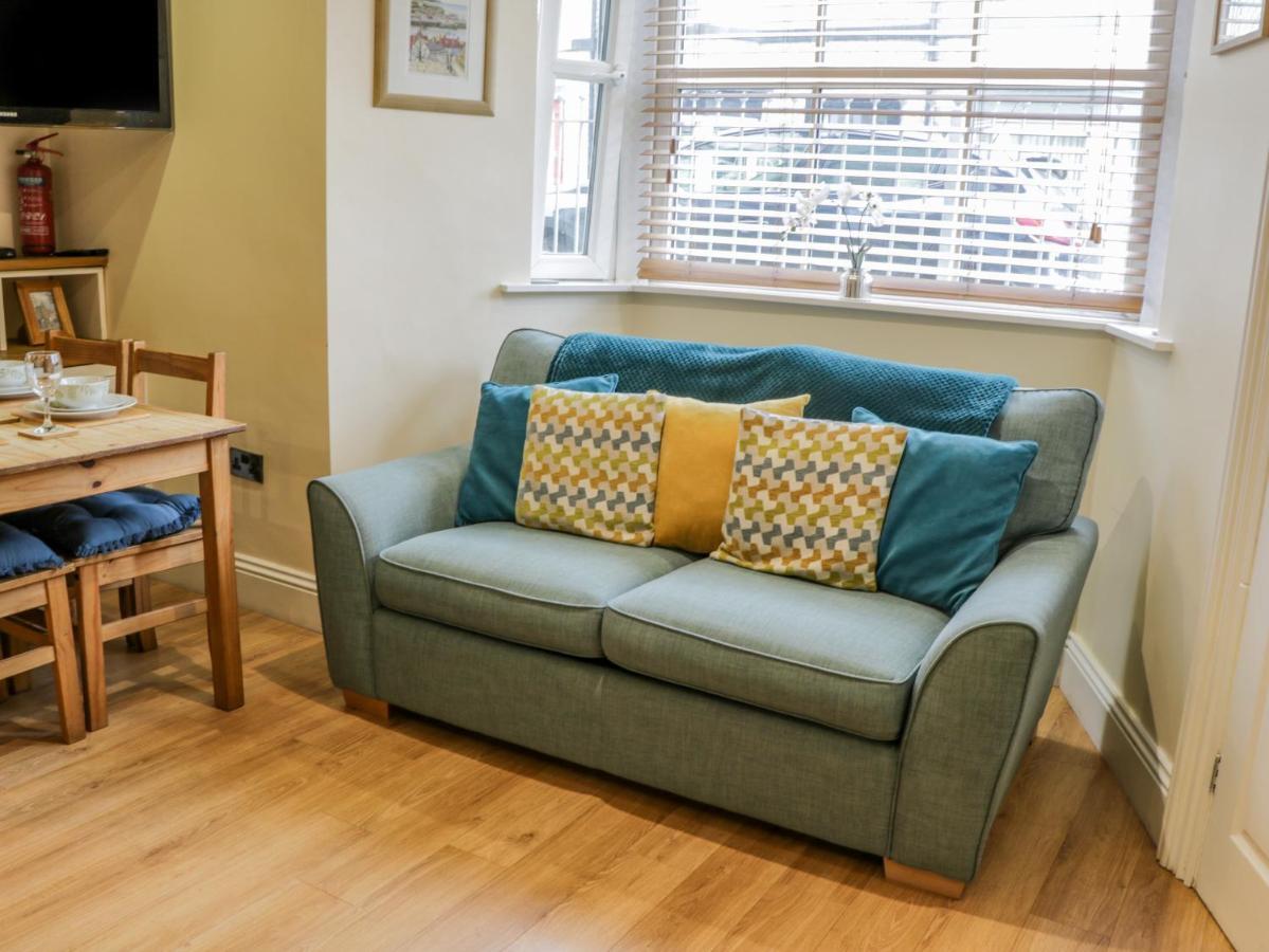 Apartment 6 Уитби Екстериор снимка