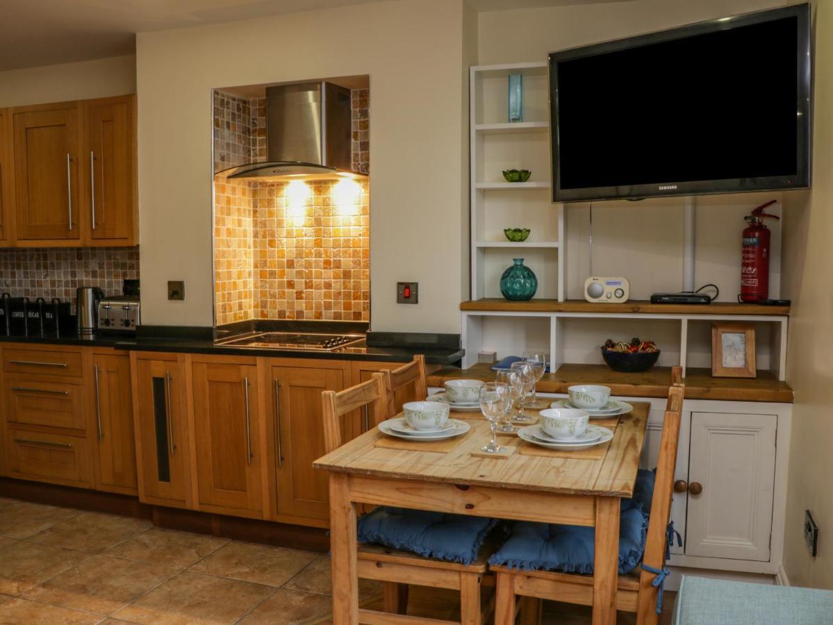 Apartment 6 Уитби Екстериор снимка