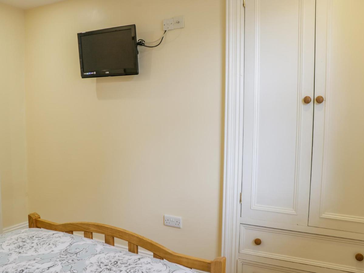Apartment 6 Уитби Екстериор снимка