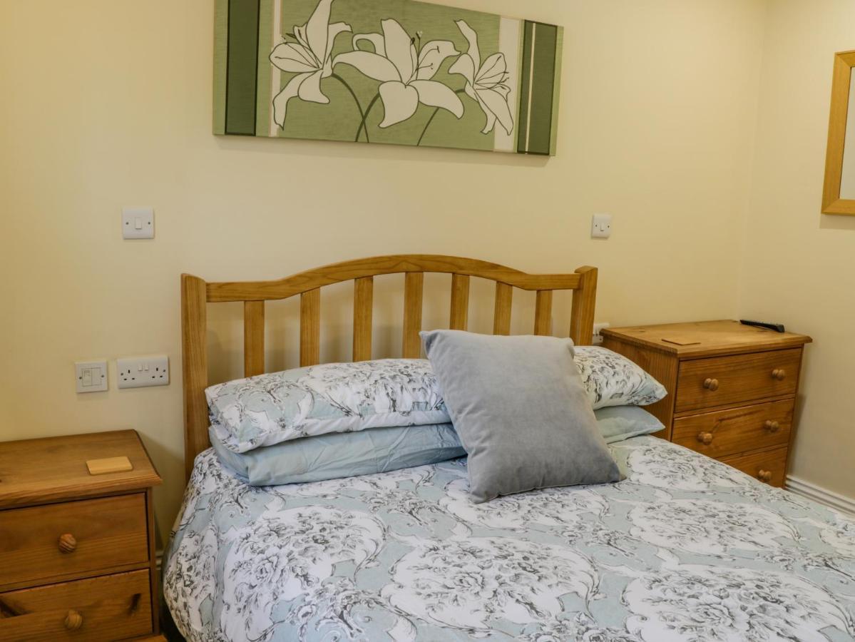 Apartment 6 Уитби Екстериор снимка