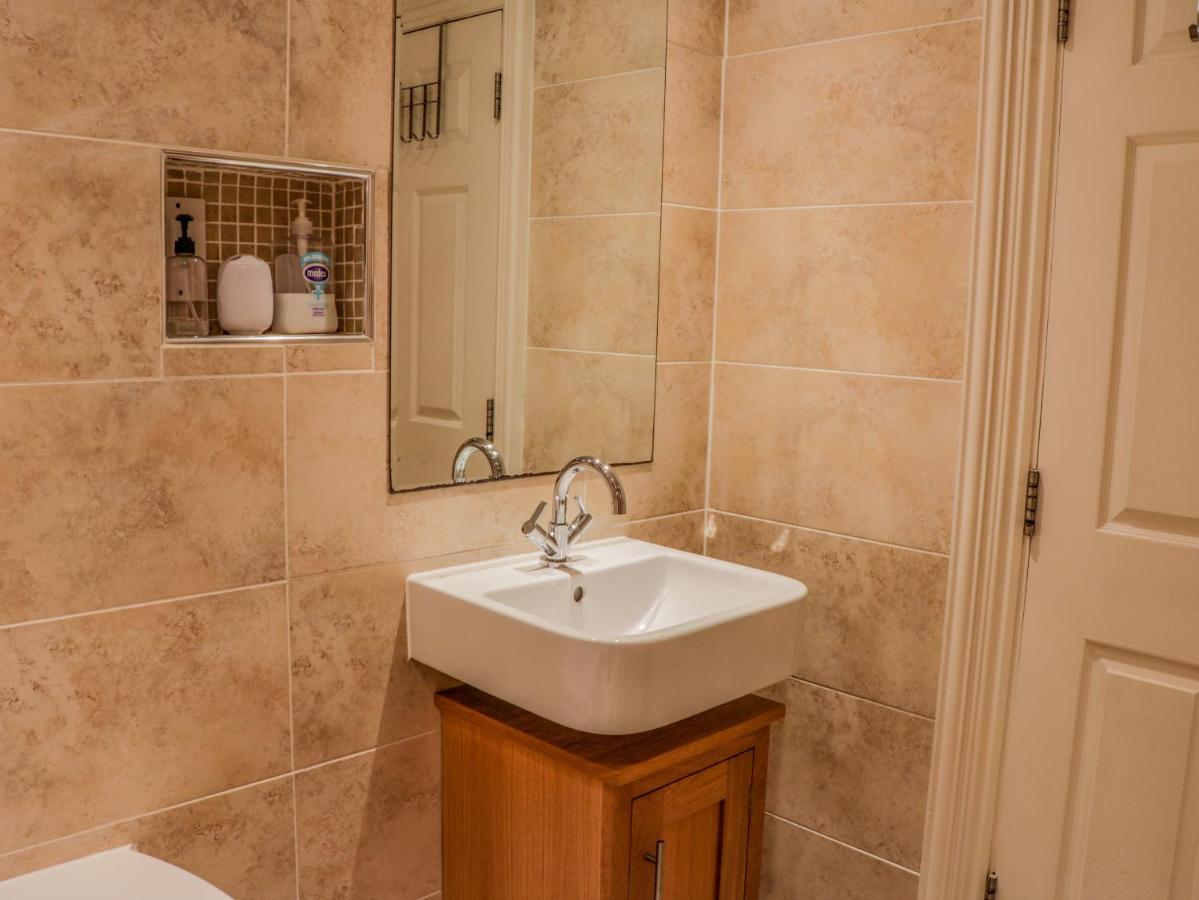 Apartment 6 Уитби Екстериор снимка