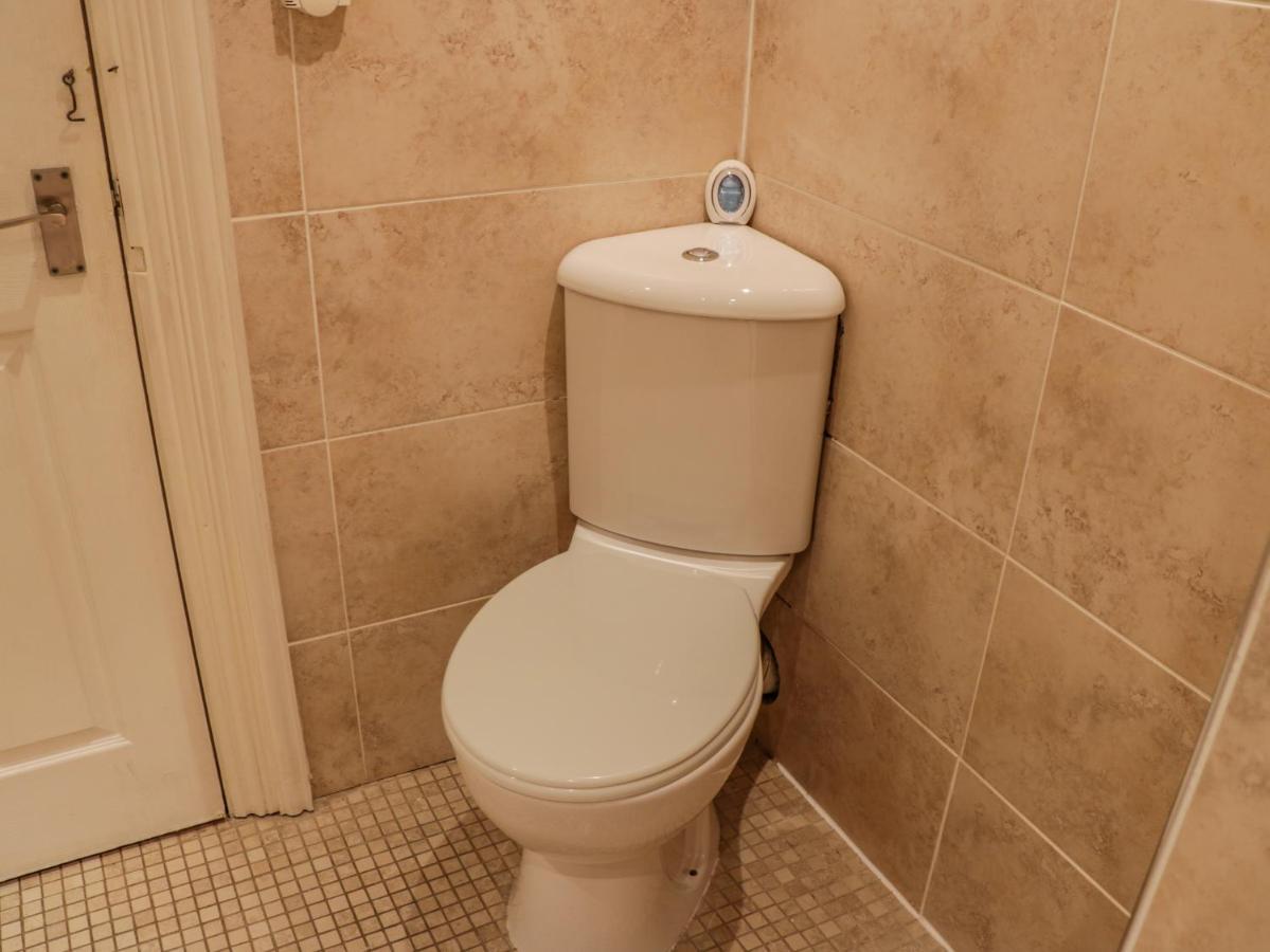 Apartment 6 Уитби Екстериор снимка