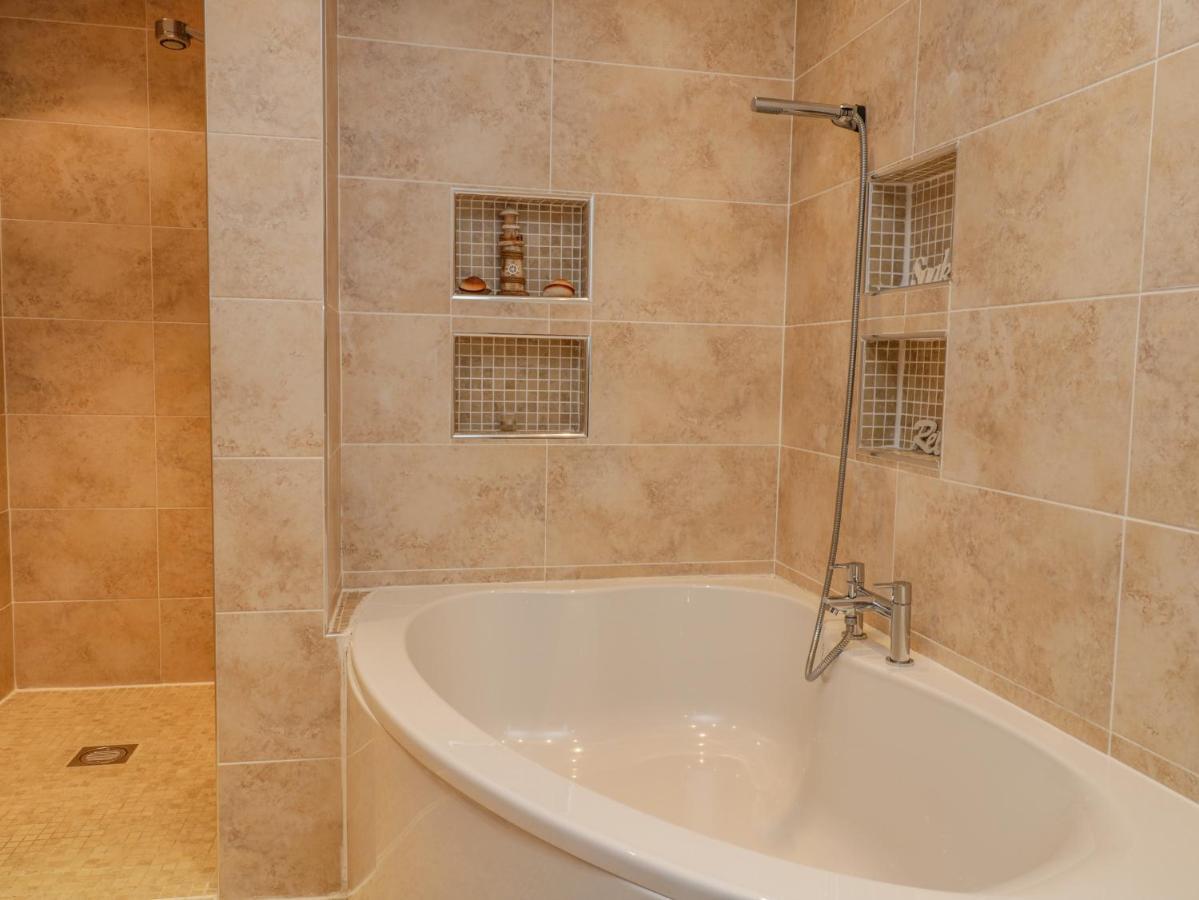 Apartment 6 Уитби Екстериор снимка